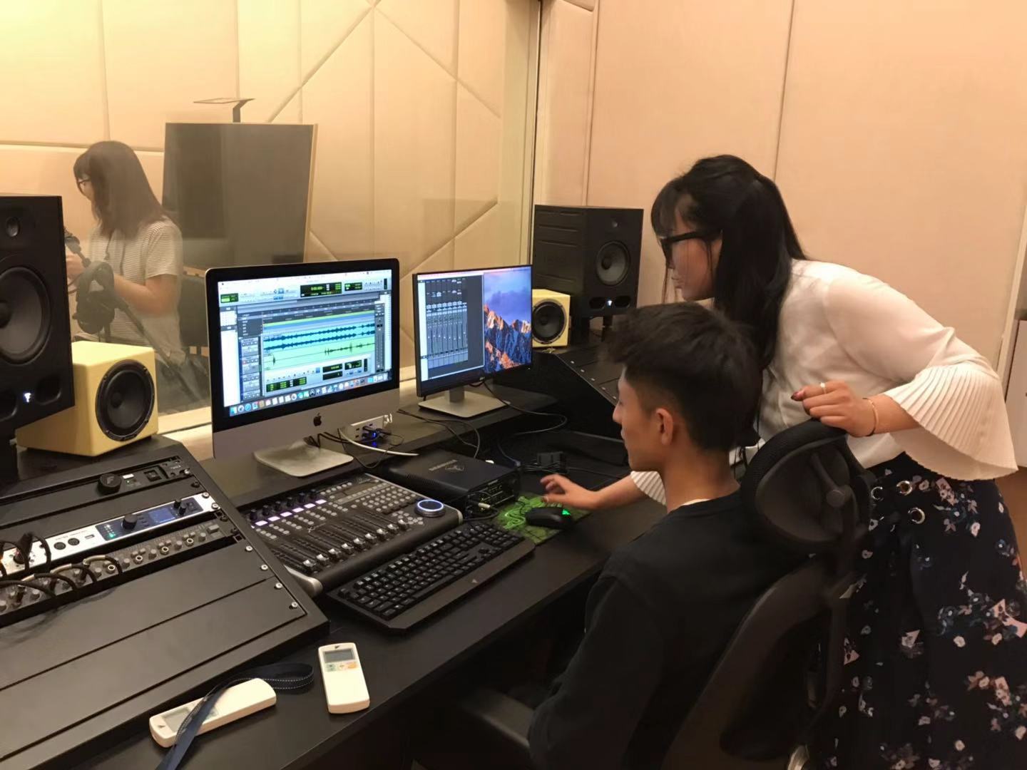 数字音频工作室 录音制作的现代工坊